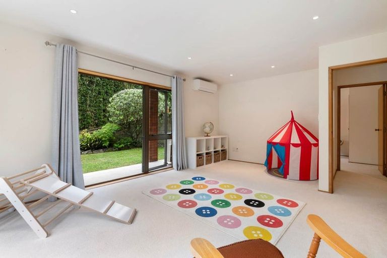 Photo of property in 2/60 Aberdeen Road, Campbells Bay, Auckland, 0620