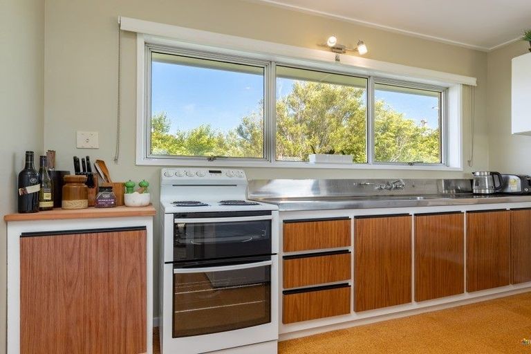Photo of property in 5 Peach Tree Grove, Maungaraki, Lower Hutt, 5010