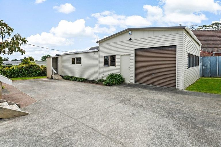 Photo of property in 30 Ozich Avenue, Te Atatu South, Auckland, 0610