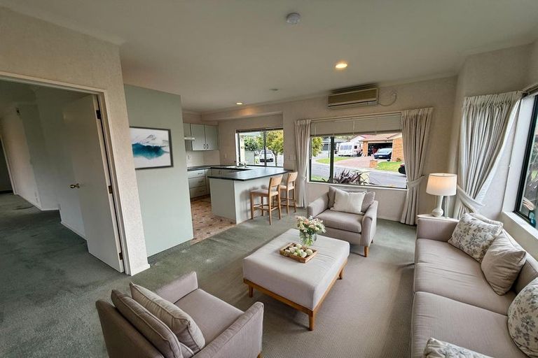 Photo of property in 11 Addington Place, Taradale, Napier, 4112