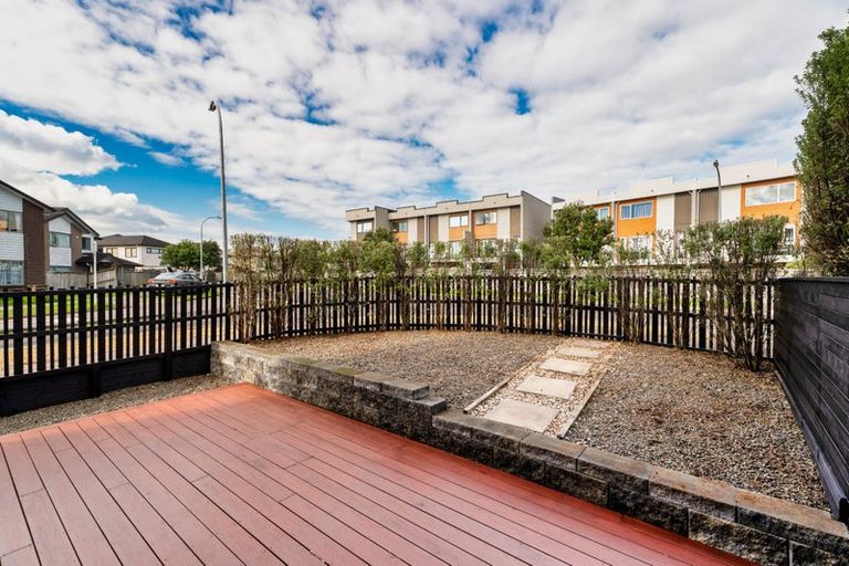 Photo of property in 2 Meritage Lane, Te Atatu South, Auckland, 0610
