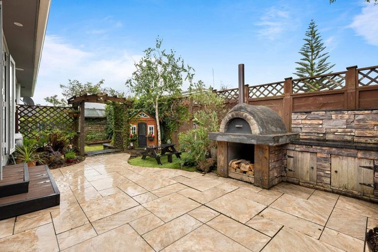 Photo of property in 2/57 Solar Road, Glen Eden, Auckland, 0602