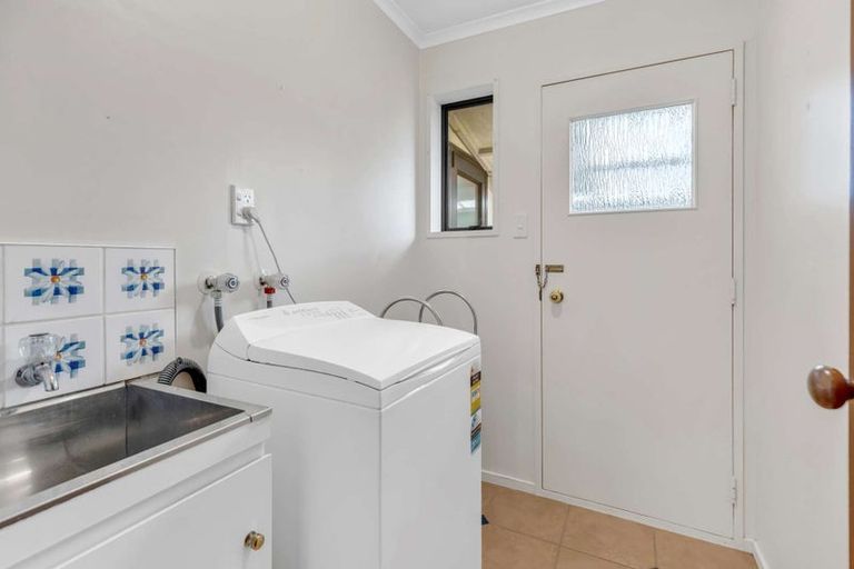 Photo of property in 3 Caroline Crescent, Highbury, Palmerston North, 4412
