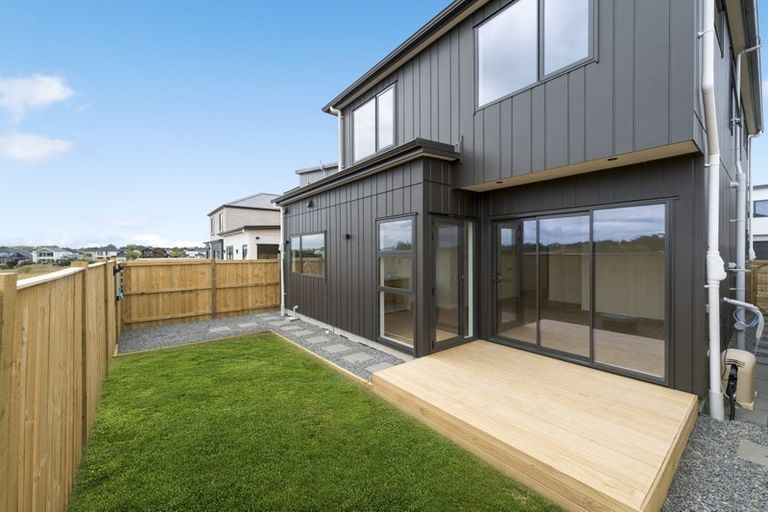 Photo of property in 35 Taipahitini Road, Rosehill, 2113
