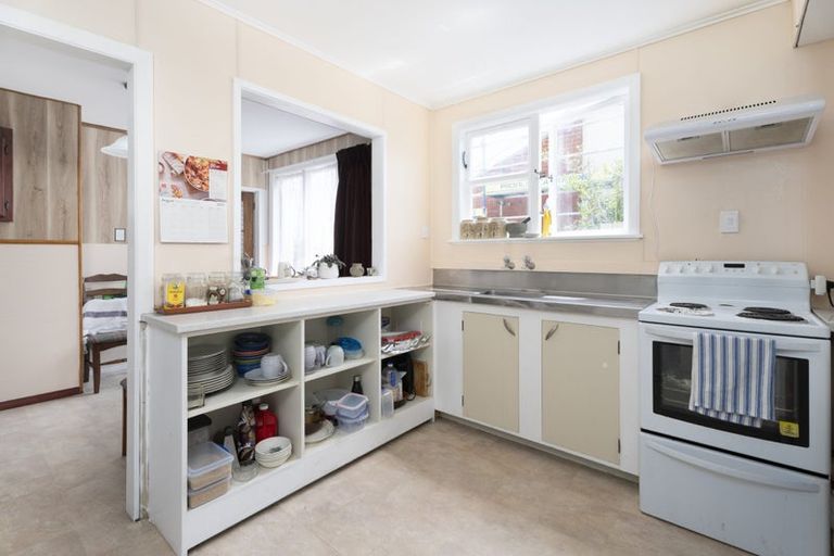 Photo of property in 16 Waihora Crescent, Waitangirua, Porirua, 5024