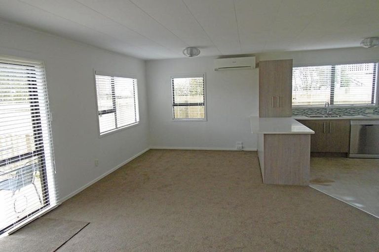 Photo of property in 14 Crosby Road, West Harbour, Auckland, 0618