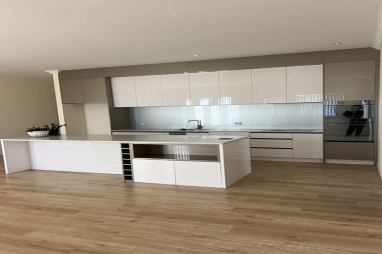 Photo of property in 12 Te Awa Place, Red Beach, 0932