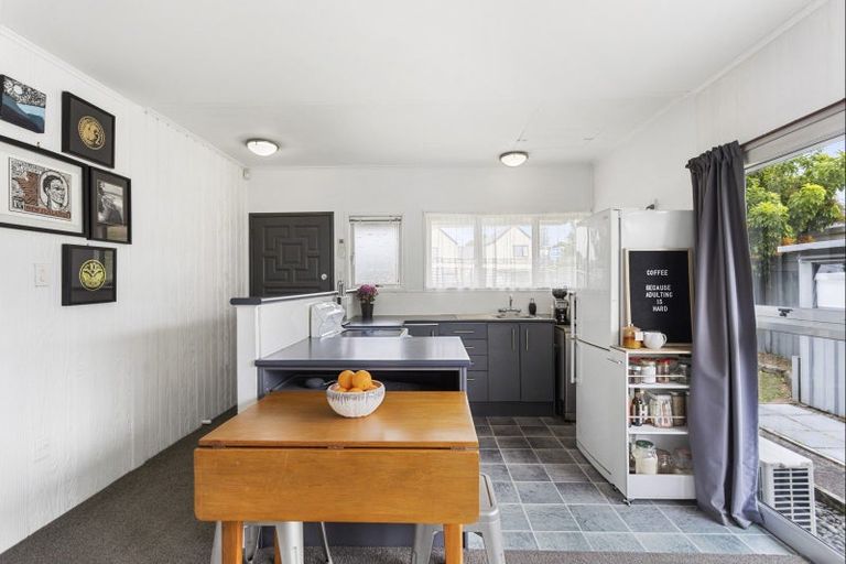 Photo of property in 2/2a Eskdale Road, Birkdale, Auckland, 0626