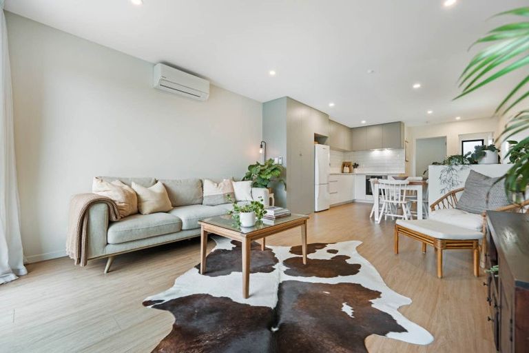 Photo of property in 20 Otaimako Place, Mangere, Auckland, 2022