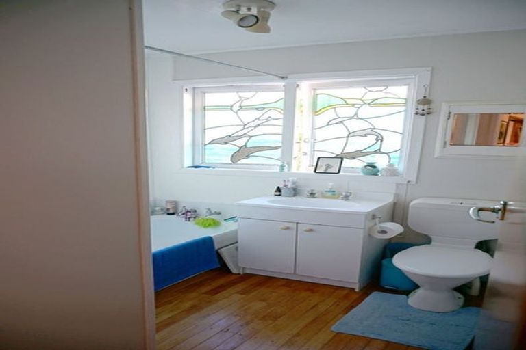 Photo of property in 1/18 Fowler Street, Northcote, Auckland, 0627