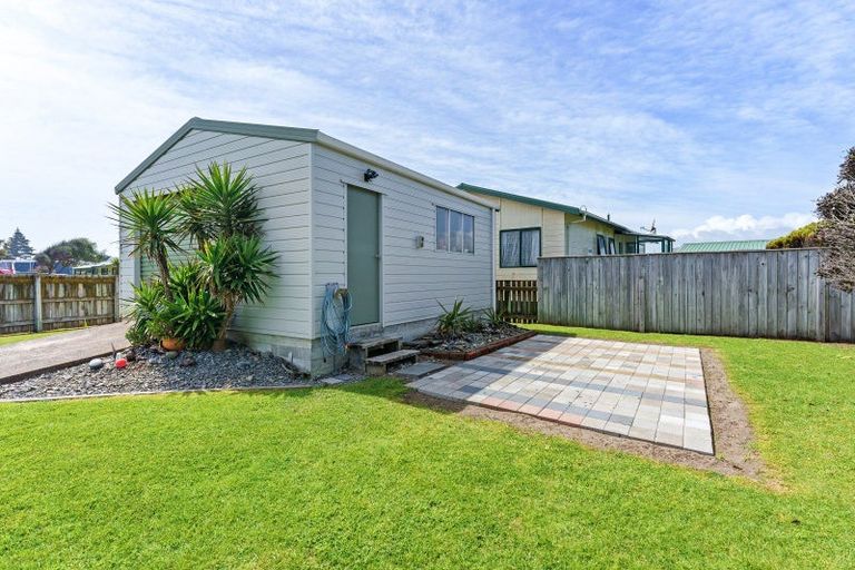 Photo of property in 19 Karaka Street, Otaki Beach, Otaki, 5512