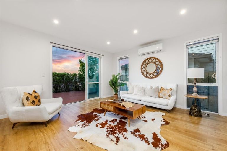 Photo of property in 5 Bridget Court, Red Beach, 0932