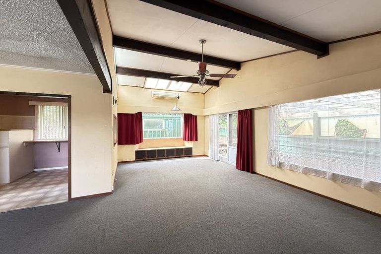 Photo of property in 16 Cypress Place, Sunnynook, Auckland, 0620