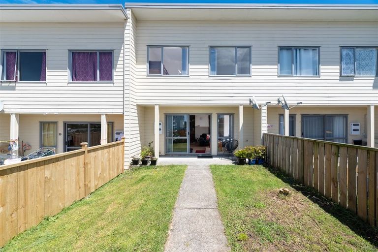 Photo of property in 9/3 Hulme Place, Henderson, Auckland, 0612