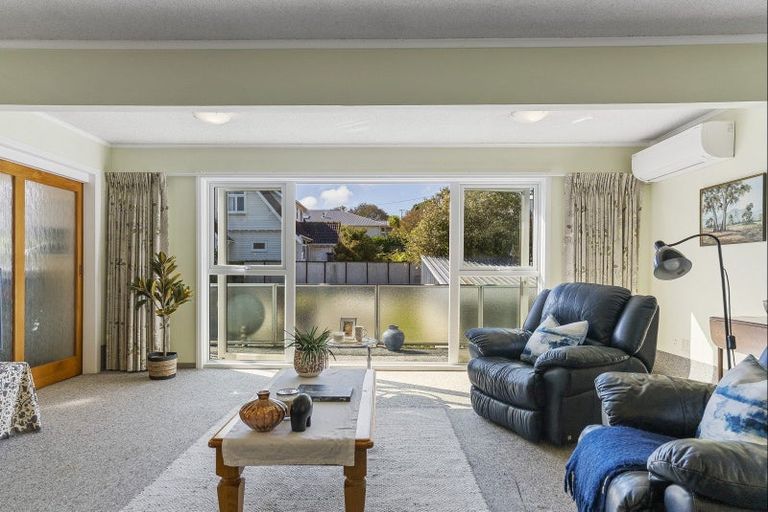 Photo of property in 16 Tamar Street, Island Bay, Wellington, 6023