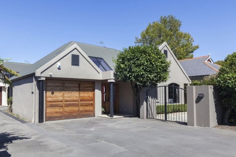 Photo of property in 135 Fendalton Road, Fendalton, Christchurch, 8052