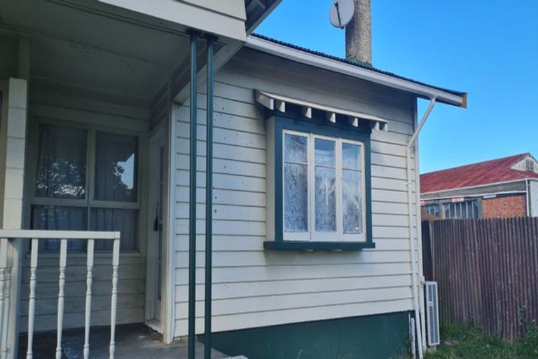 Photo of property in 2/23 Coronation Road, Papatoetoe, Auckland, 2025
