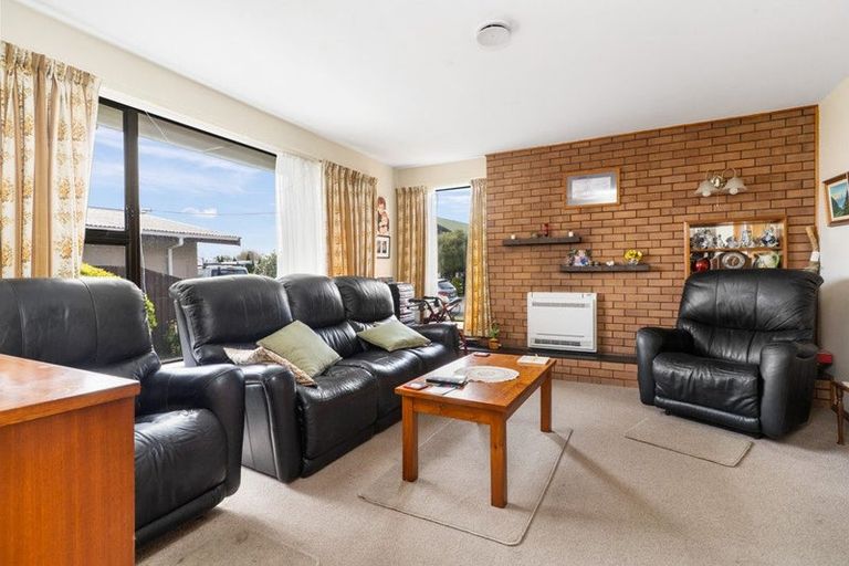 Photo of property in 33 Martbern Crescent, Bishopdale, Christchurch, 8053