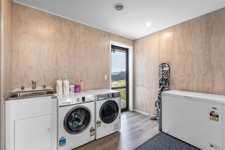 Photo of property in 14 Ralph Moir Drive, Te Anau, 9679
