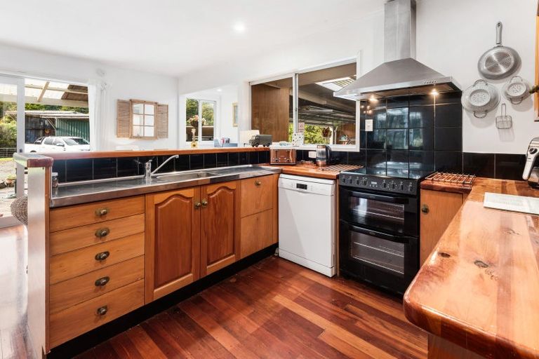 Photo of property in 4 Paparoa Station Road, Paparoa, 0571