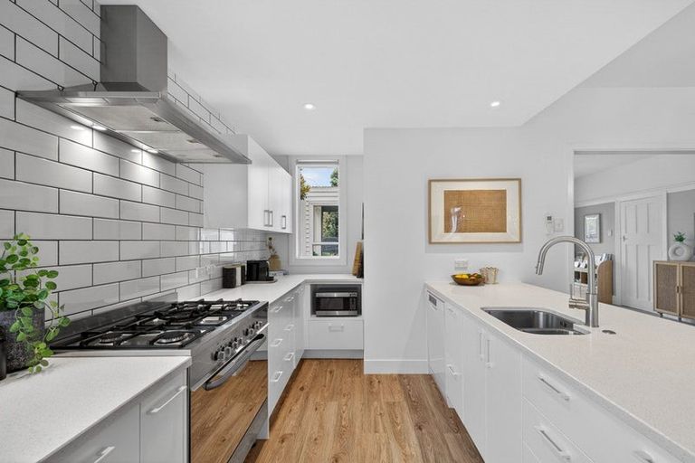 Photo of property in 2 Celia Street, Redcliffs, Christchurch, 8081