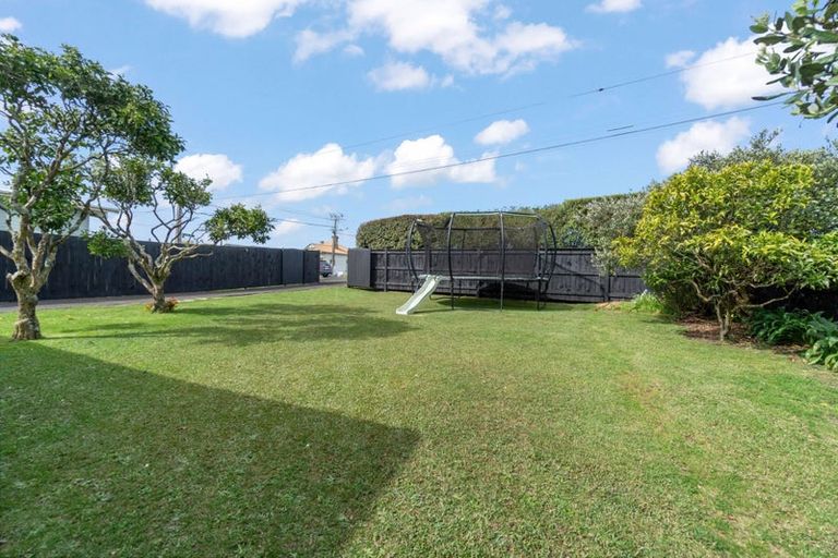 Photo of property in 236 Birkdale Road, Birkdale, Auckland, 0626