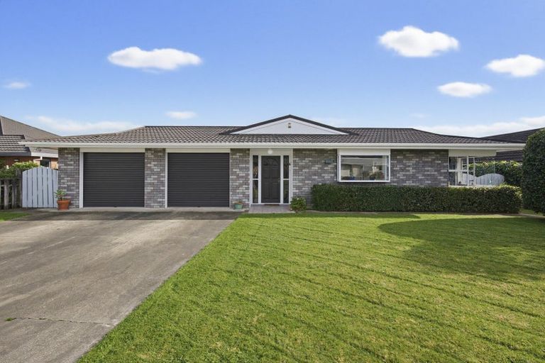 Photo of property in 16 Easton Way, Levin, 5510