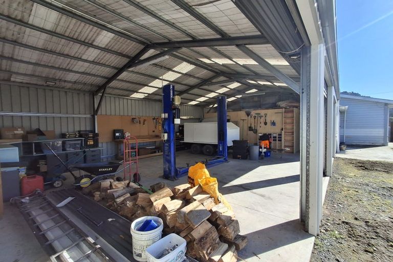 Photo of property in 63 Main Road, Clinton, 9534