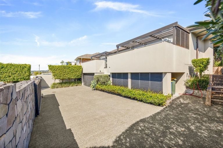 Photo of property in 30 Churchill Road, Murrays Bay, Auckland, 0630