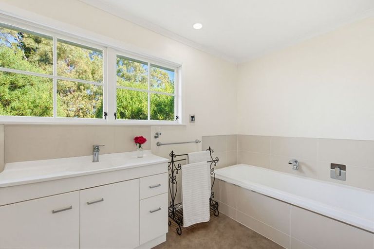 Photo of property in 36 Longview Road, Poraiti, Napier, 4182