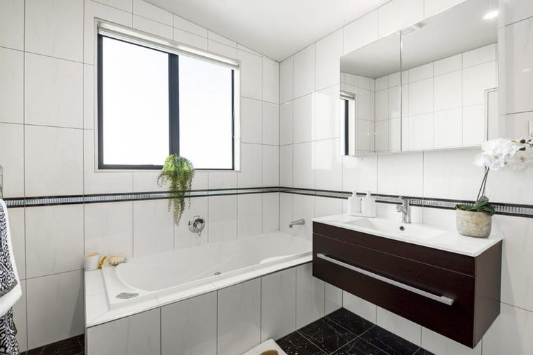 Photo of property in 74 Oakway Drive, Schnapper Rock, Auckland, 0632