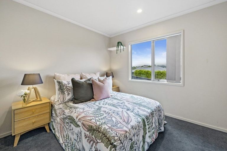 Photo of property in 5 Cresswell Place, Johnsonville, Wellington, 6037