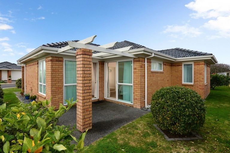 Photo of property in 14 Sovereign Isle Lane, Rototuna, Hamilton, 3210