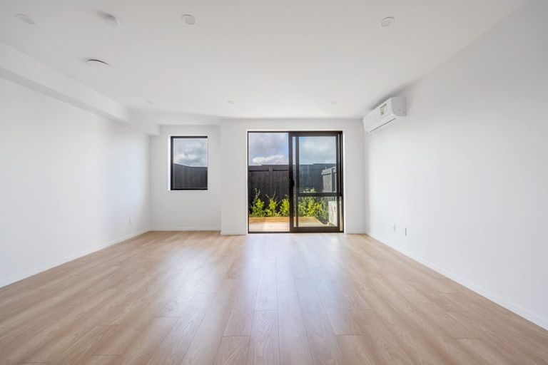 Photo of property in 32b/4 Westgate Drive, Massey, Auckland, 0614