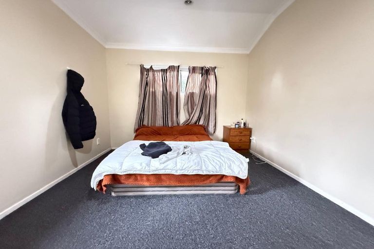 Photo of property in 13 Hindmarsh Street, Henderson, Auckland, 0612
