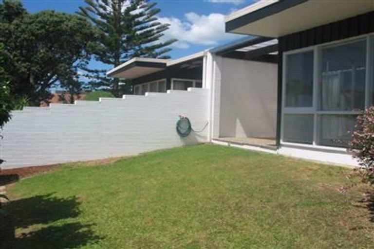 Photo of property in 2/78 Kitchener Road, Milford, Auckland, 0620