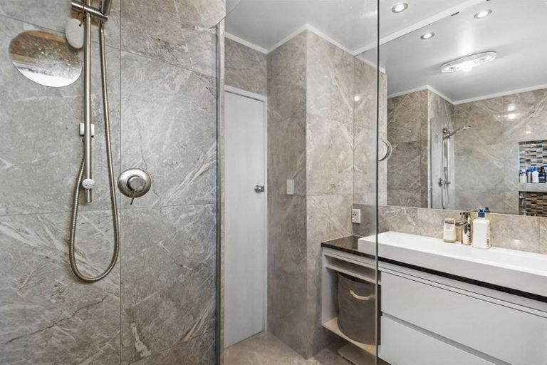 Photo of property in 1/20 Coroglen Avenue, Birkenhead, Auckland, 0626