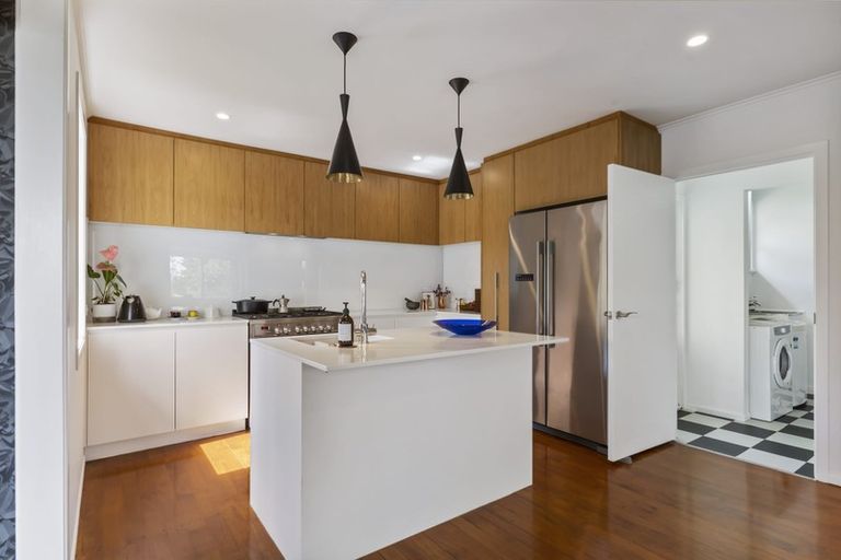 Photo of property in 4 Longfellow Parade, Glen Eden, Auckland, 0604