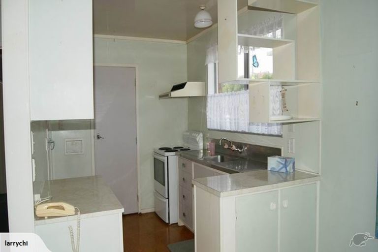 Photo of property in 2/6 Chivalry Road, Glenfield, Auckland, 0629