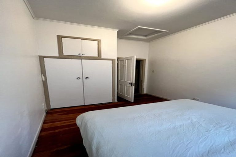 Photo of property in 192 Sutherland Road, Lyall Bay, Wellington, 6022