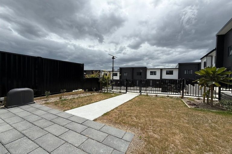 Photo of property in 1/4 Limestone Drive, Hobsonville, Auckland, 0616