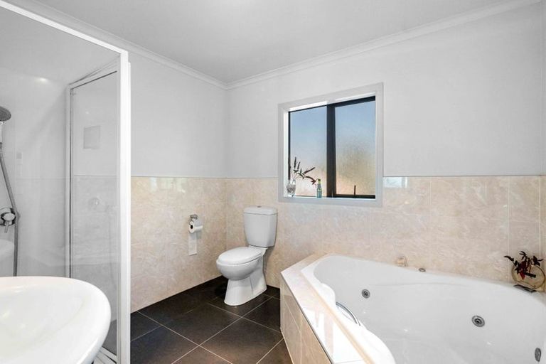 Photo of property in 22a Marvon Downs Avenue, Pakuranga Heights, Auckland, 2010