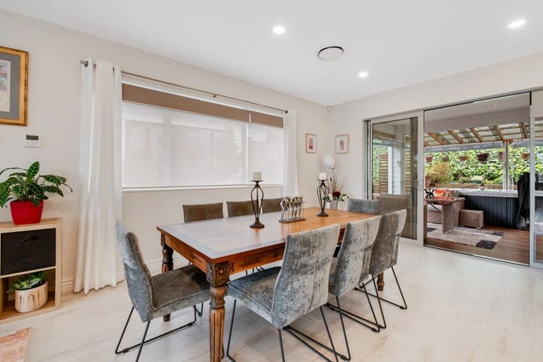 Photo of property in 140 Arran Point Parade, Orewa, 0931