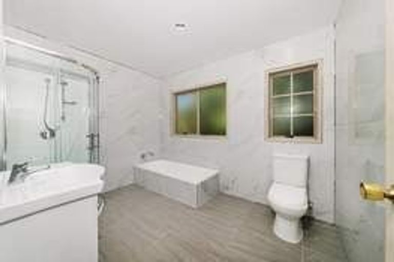 Photo of property in 66e Woodglen Road, Glen Eden, Auckland, 0602