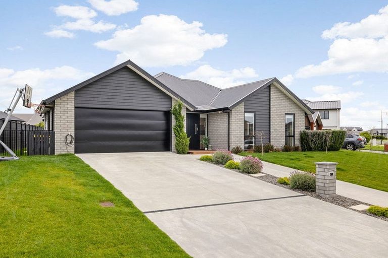 Photo of property in 19 Rose Leigh Drive, Cambridge, 3434