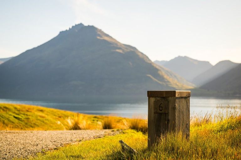 Photo of property in 6 Nathanael Place, Drift Bay, Queenstown, 9371