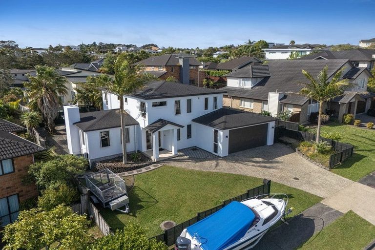 Photo of property in 12 Tekapo Rise, Fairview Heights, Auckland, 0632