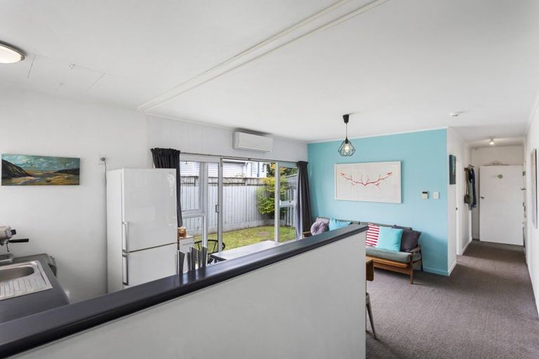 Photo of property in 2/2a Eskdale Road, Birkdale, Auckland, 0626