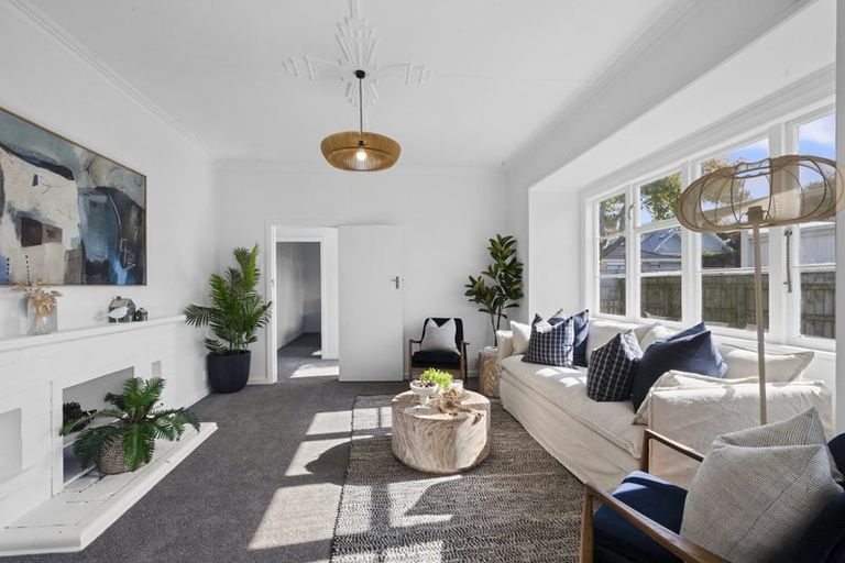 Photo of property in 9d Paynters Avenue, Strandon, New Plymouth, 4312