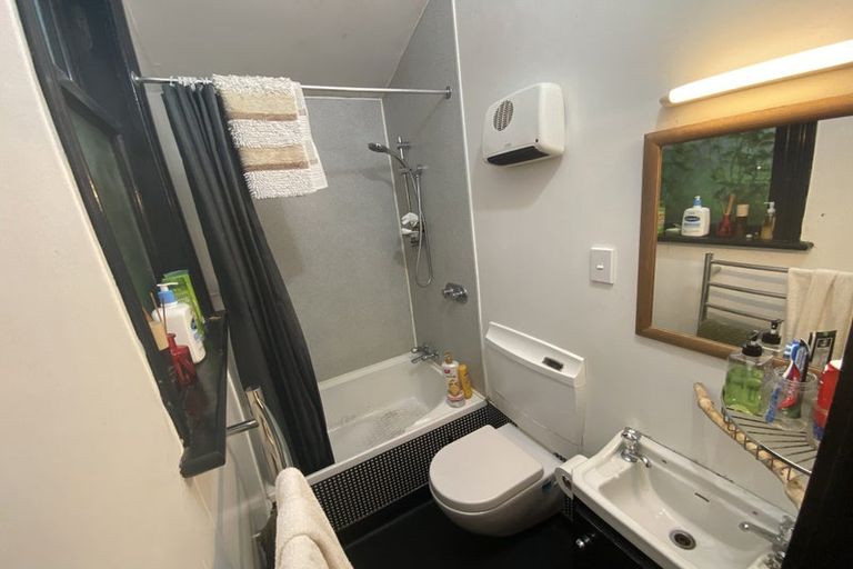 Photo of property in 86 Tasman Street, Mount Cook, Wellington, 6021